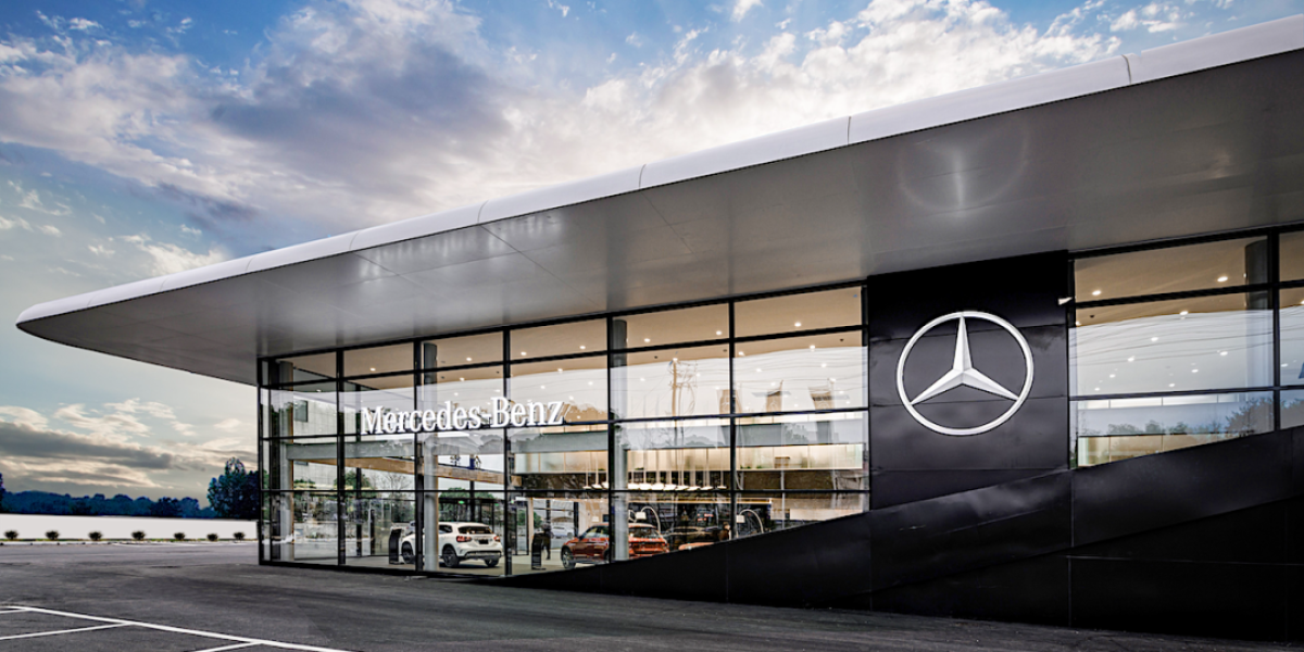 Mercedes' China Dealer Revolt Exposes the Strain Behind Legacy Luxury
