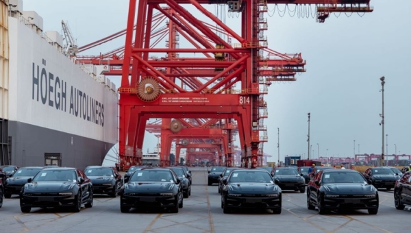 China’s Carmakers Face a Stark Choice as Overseas Sales Reshape the Market